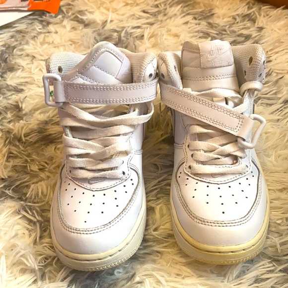 The shoes are in excellent conditions. - Picture 3 of 14